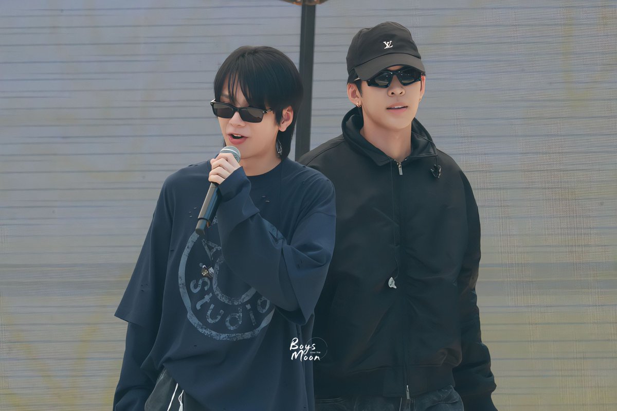 boysoverthemoongallery tweet media