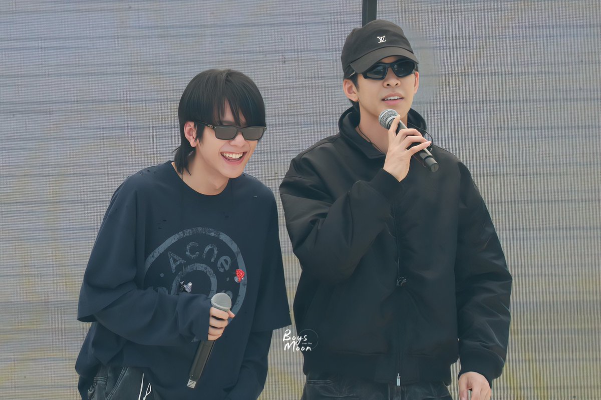 boysoverthemoongallery tweet media