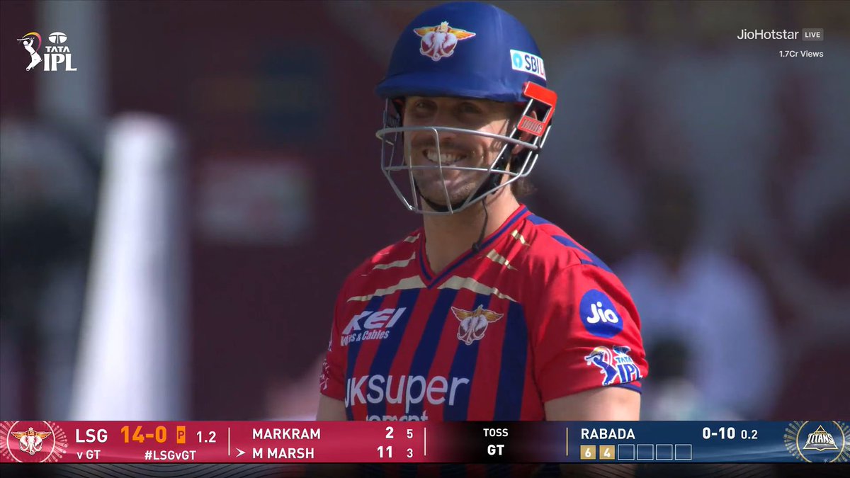 mufaddal_vohra's tweet image. Mitchell Marsh dismissed for 11 in 4 balls. 

Kagiso Rabada strikes early!