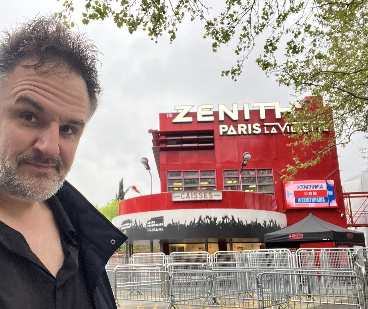 CelianVarini's tweet image. Back home in #Paris le Zenith pour #HexagoneMMA 43e edition.  
Du lourd, comme d’hab.  #champagne #quedulove #cage #petitsfours