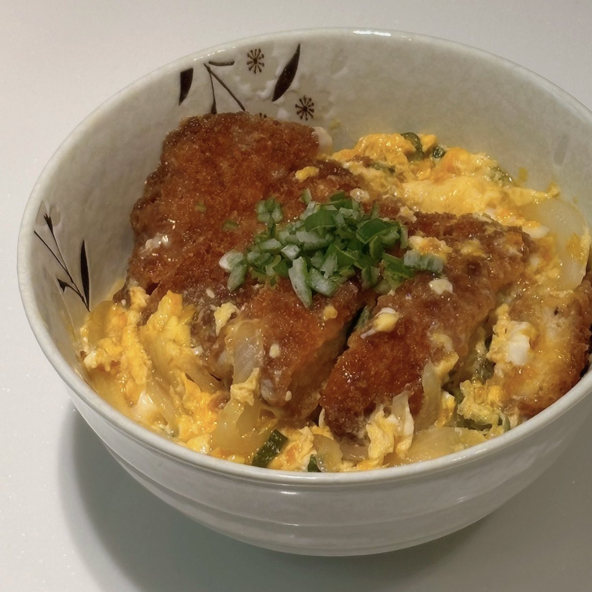 izoneluvya's tweet photo. 가츠동을 만들어보았다

🥢물70ml 혼쯔유3 미림1 참치액젓1 설탕2t https://t.co/DN0etxlxFp