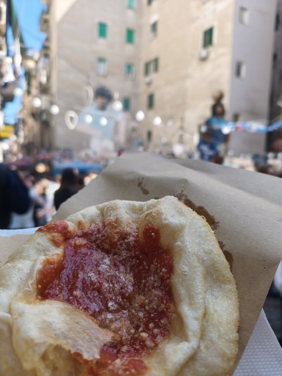 UnaCertaCarmen's tweet image. Merenda?
#Napoli la montanara