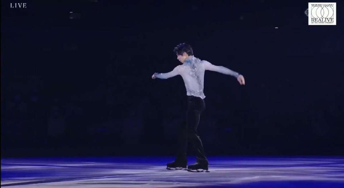 yuzusglow's tweet photo. He's stronger than ever, that body barely fit into the autumn costume!

I can't imagine the countless hours of effort, sacrifices, and exploration of new possibilities that went into achieving not only this physique but also these incredibly precise and redefined movements 💪 https://t.co/6FZZIowgUS