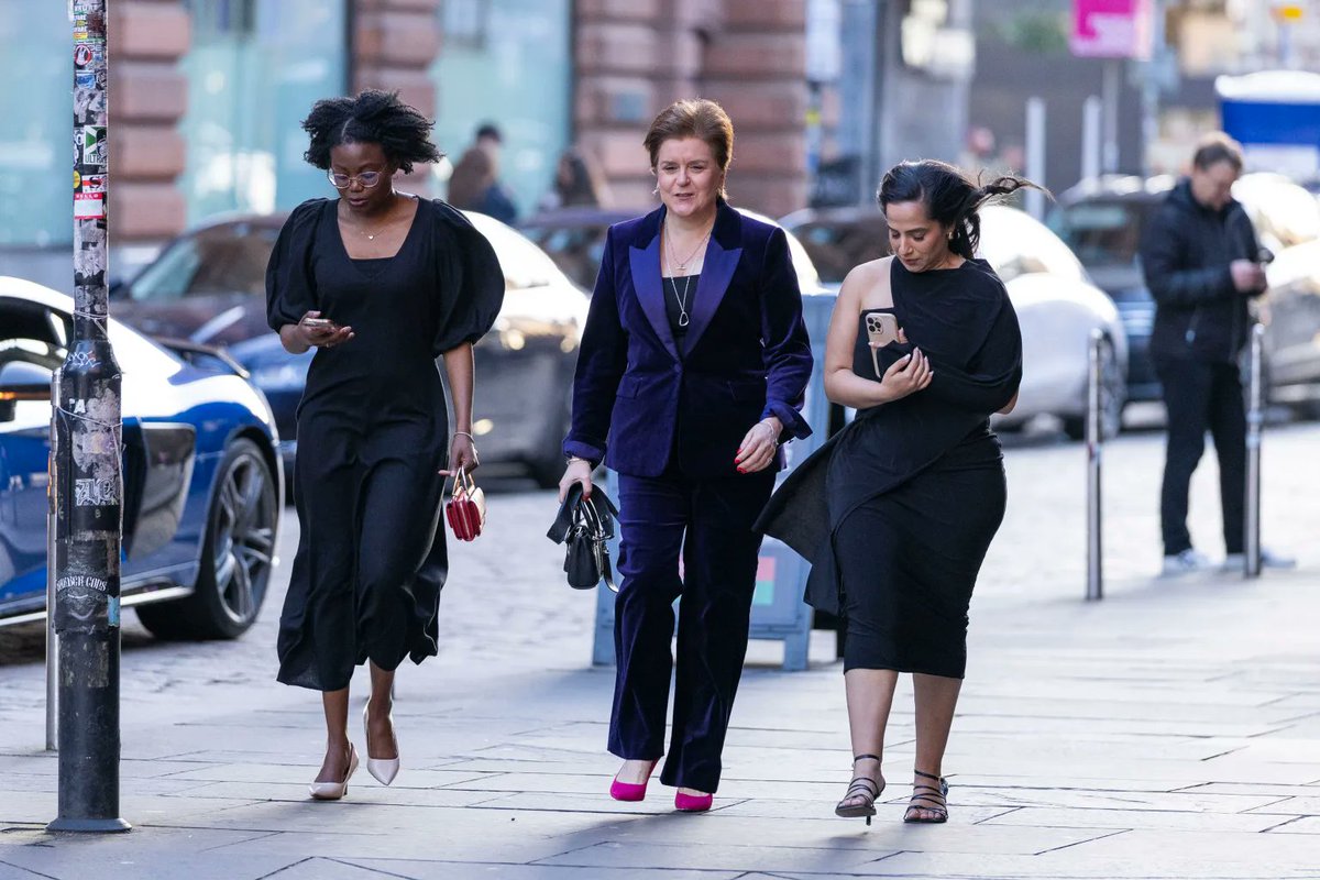 Mark Irvine tweet media