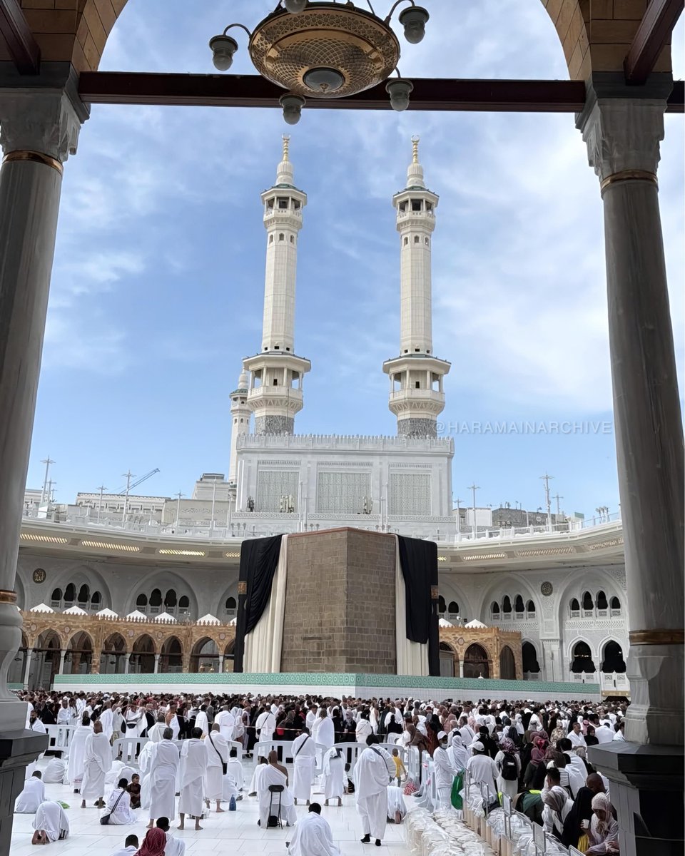 eyass4u's tweet photo. بفضل الله
قبلة المسلمين الكعبة المشرفة 🕋
في عين وقلب ورعاية وعناية القيادة السعودية 🇸🇦
👇🏼
"إنما يعمر مساجد الله من آمن بالله واليوم الآخر" 
الصيانة الدورية لها للمحافظة على عناصرها
وإبقائها "شرّفها الله" بأجمل وأبهى صورة
👇🏼
دولة أعزها الله وسخر لها البلاد والعباد والعتاد 
لخدمة الحرمين والإسلام والمسلمين 🤲🏼🇸🇦
👇🏼
بمتابعة وإهتمام سيدي خادم الحرمين الشريفين
وسمو سيدي ولي العهد "حفظهما الله" 🤲🏼🇸🇦
-
أدام الله على السعودية
نعمة خدمة الحرمين إلى يوم الدين على الخير 
والعز ونعمة الأمن والإيمان والتنمية والنصر
والتمكين #آل_سعود 🤲🏼🇸🇦🕋