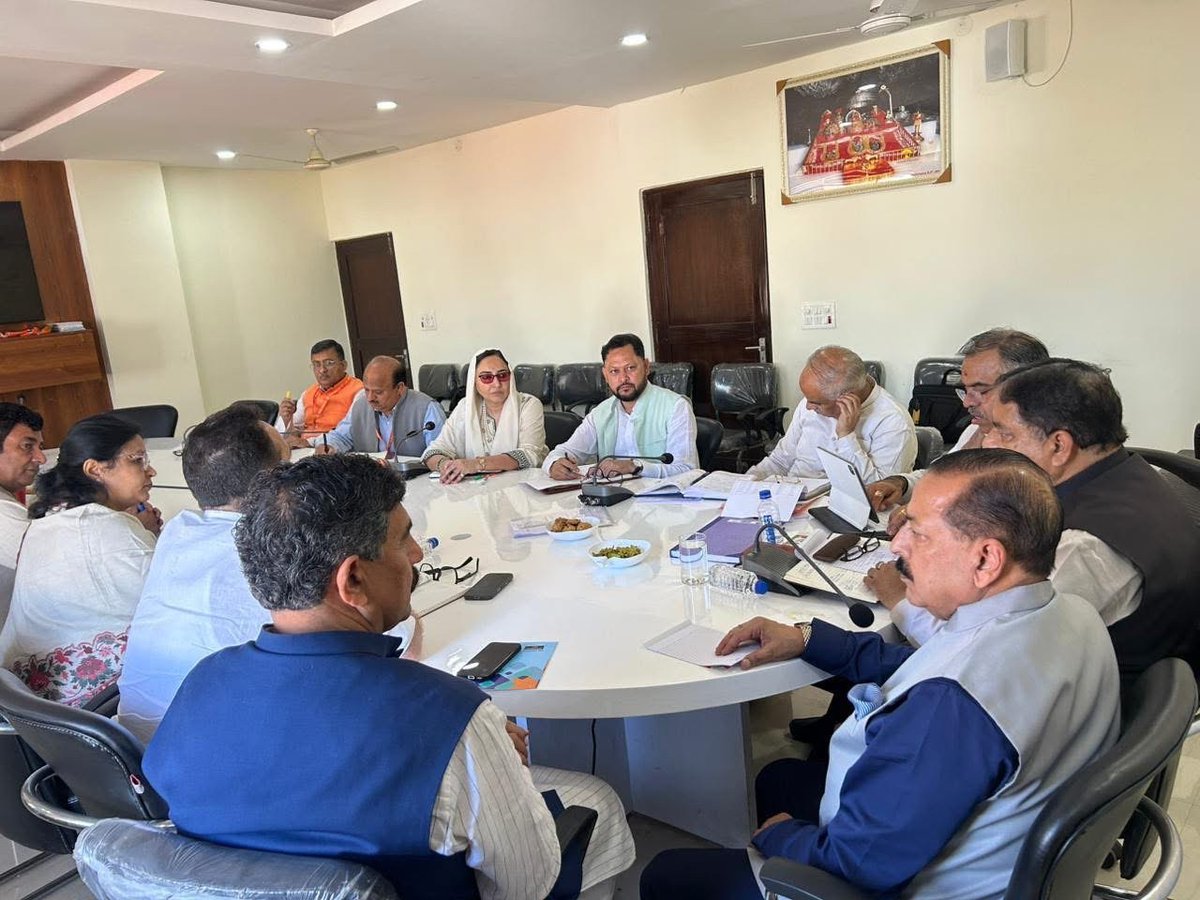 DrJitendraSingh's tweet image. Attended the #BJP #JammuAndKashmir Core Committee meeting, held at Syama Prasad Mukherjee Bhawan, #Jammu, along with J&amp;amp;K BJP President @BJP4JnK , Sh Sat Sharma (@iamsatsharmaca ), National Gen Secretary Sh Tarun Chugh and senior party members. 

Key organizational matters and