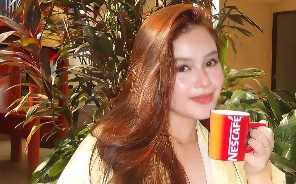 diegonotica's tweet photo. Getting an endorsement deal says more than “you’re popular”. It says you’re TRUSTED.

It means a brand sees value in your name, your image, and the way people listen to you. It reflects credibility and influence. As a true blue Tala supporter na may bubog sa pilian.. I am emotionally very happy whenever you are CHOSEN for all the right reasons. ⭐

Proud of you, kid. Dahil jan.. magpapalit na ko ng brand. Lord help me. 😅 @NescafePH well... @krystamejesz will make me do it... so 🤷🏻‍♀️

Love you, Tala. 🫶🏻

#KrystalMejes