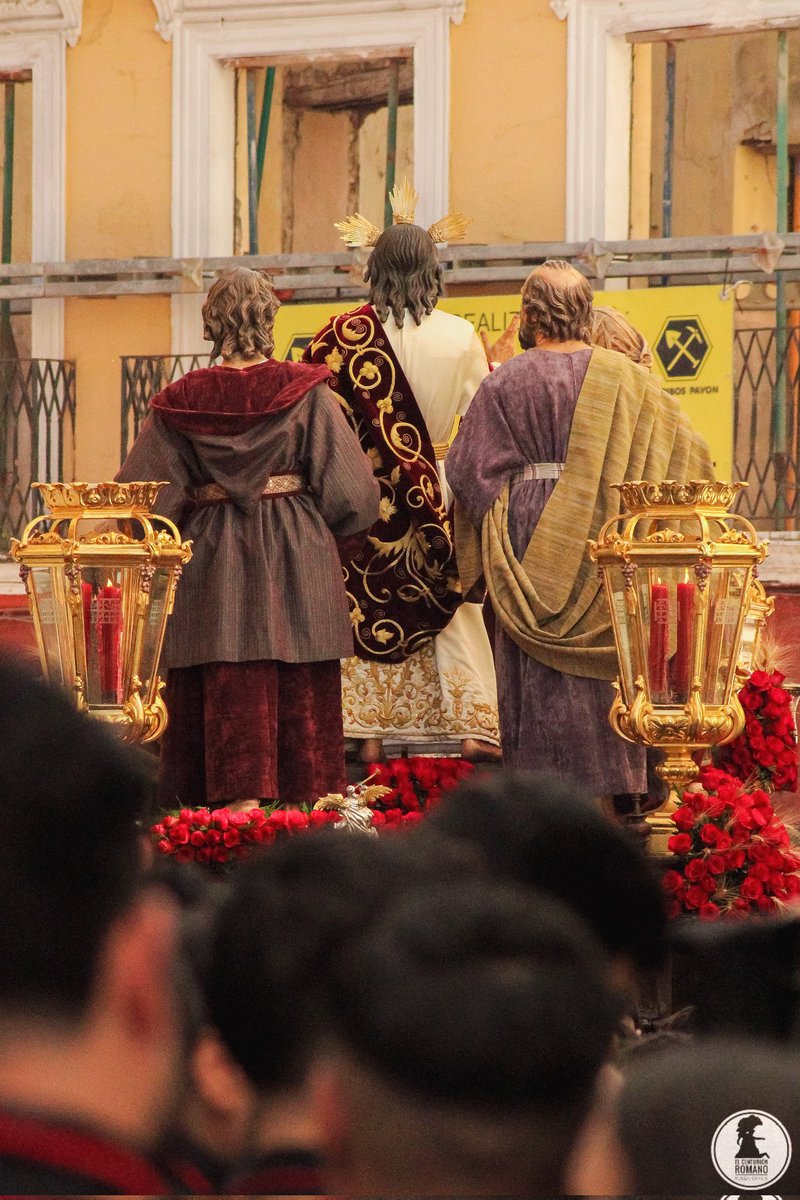 Yo soy la luz del mundo.
<a href="/LaCenaSevilla/">Hermandad de la Sagrada Cena</a> 
<a href="/lascigarreras/">Las Cigarreras</a>