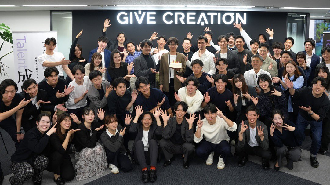 givecreation01's tweet photo. 誕生日に際したくさんのお祝いのメッセージをいただきありがとうございます！おかげさまで、無事に36歳という節目を迎えました。

今年も新たな挑戦に身を投じる一年になると確信しています。与えられた時間と機会に向き合い、命を燃やしながら躍進を遂げたいと思います。

改めて、多くの方々に生かされているんだなと実感した日でした。

感謝と誠意を忘れることなく、「変化し続けること」「進化し続けること」、「自分を超え続けること」を目標に生きていきたいと思います。

今年もよろしくお願いします！