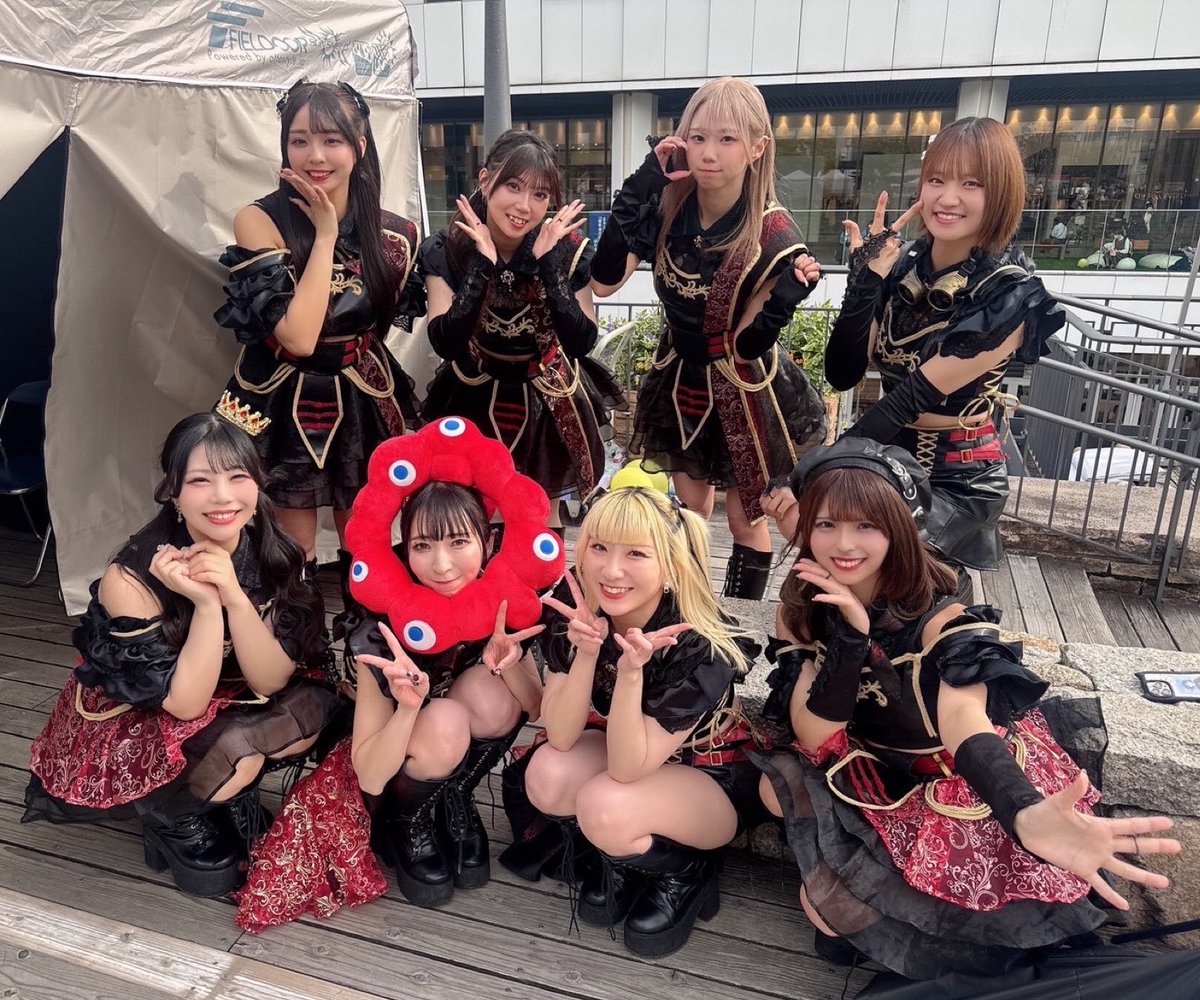 KRD_08's tweet image. 「姫CON2026｣📍姫路駅北にぎわい交流広場 ありがとうございました❕

⚜️SET LIST⚜️
虹の向こうへ 
撫子乱舞 
-MC-
circle 
Whatcha up to? 
GOLD 

NEXT LIVE 》》
4/16（木）
IDO-LIVE!!
📍Music Club JANUS

#KRD8