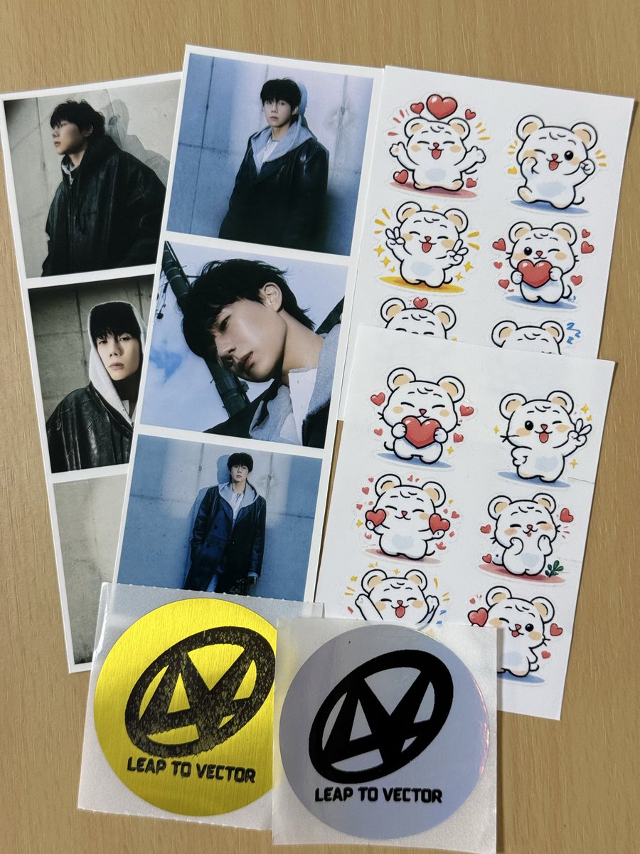 Infinite143gyu's tweet photo. I’ll be attending LV4 in Hong Kong for both days, and will be giving away some freebies. Time and location TBD 💛

🎸LV4 Hong Kong 
🎸Date: 5/2, 5/3
🎤Sharing time/location: TBD
💛Quantity: 30 keyrings, 10 photo/sticker sets each day 
#KimSungKyu #김성규 #LV4 #LeaptoVectorinHK https://t.co/dWGdfWoma3