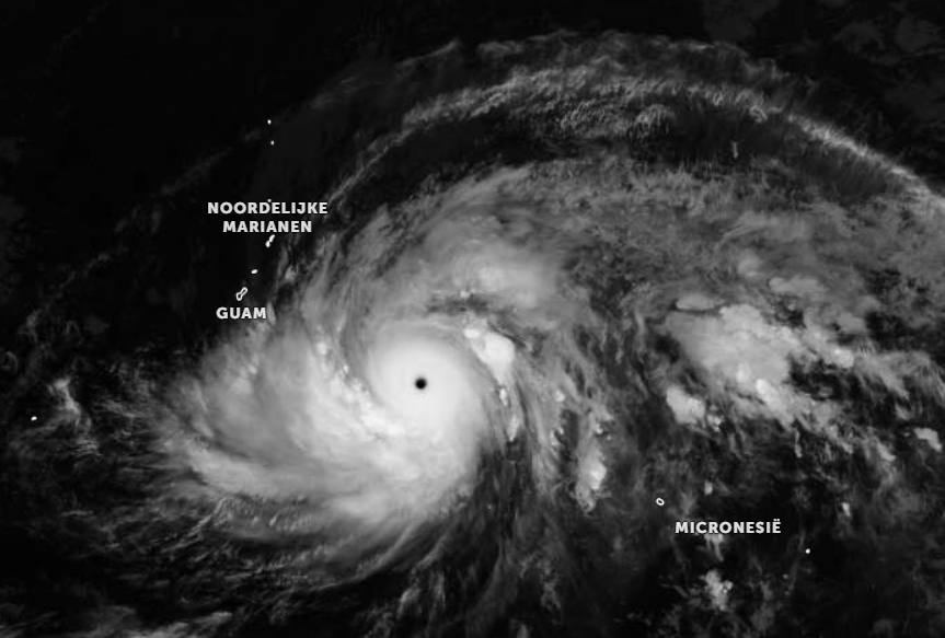 Weerliefhebber's tweet photo. Prachtig beeld van een enorme orkaan boven de west Pacific. De naam van dit systeem is 'Sinlaku' en de kerndruk ligt op 921 mb. Daarmee is het een categorie 4 geworden op de schaal van Saffir en Simpson (de een na zwaarste categorie).
#Sinlaku #Hurricane #Cycloon https://t.co/ukCi3Bbxpw