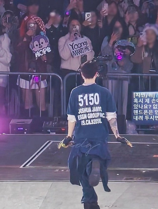 YOONGI MARRY ME in the stands today 💍