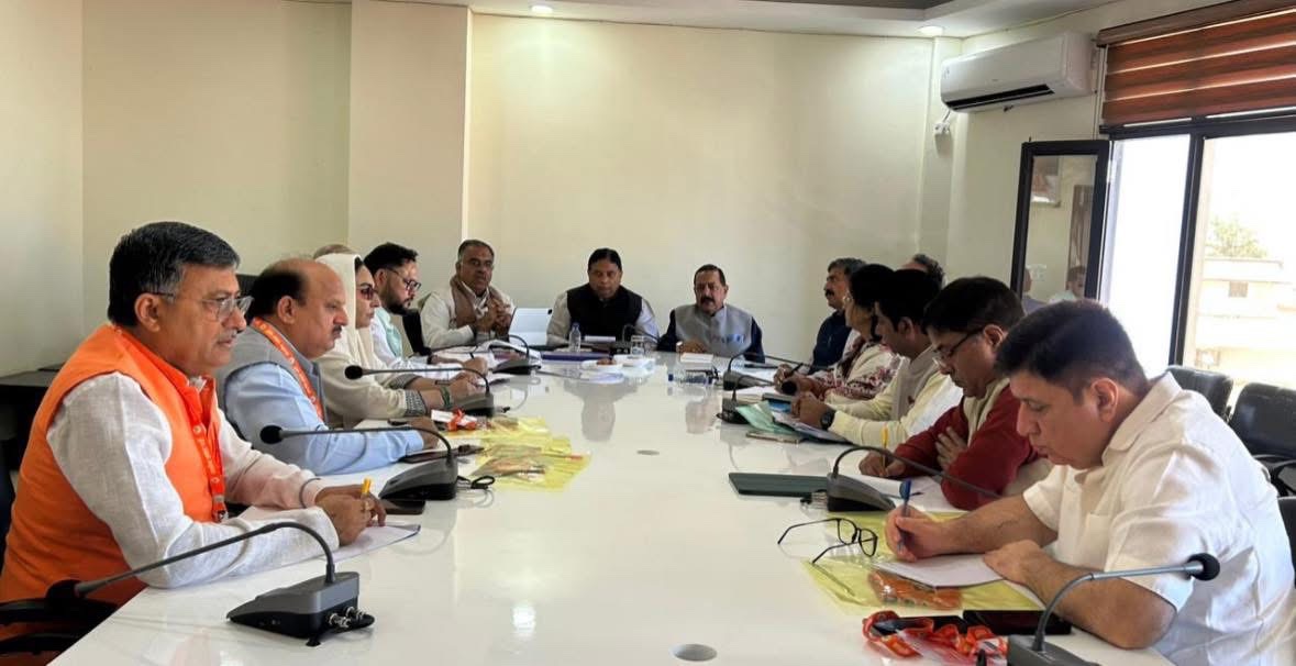 DrJitendraSingh's tweet image. Attended the #BJP #JammuAndKashmir Core Committee meeting, held at Syama Prasad Mukherjee Bhawan, #Jammu, along with J&amp;amp;K BJP President @BJP4JnK , Sh Sat Sharma (@iamsatsharmaca ), National Gen Secretary Sh Tarun Chugh and senior party members. 

Key organizational matters and