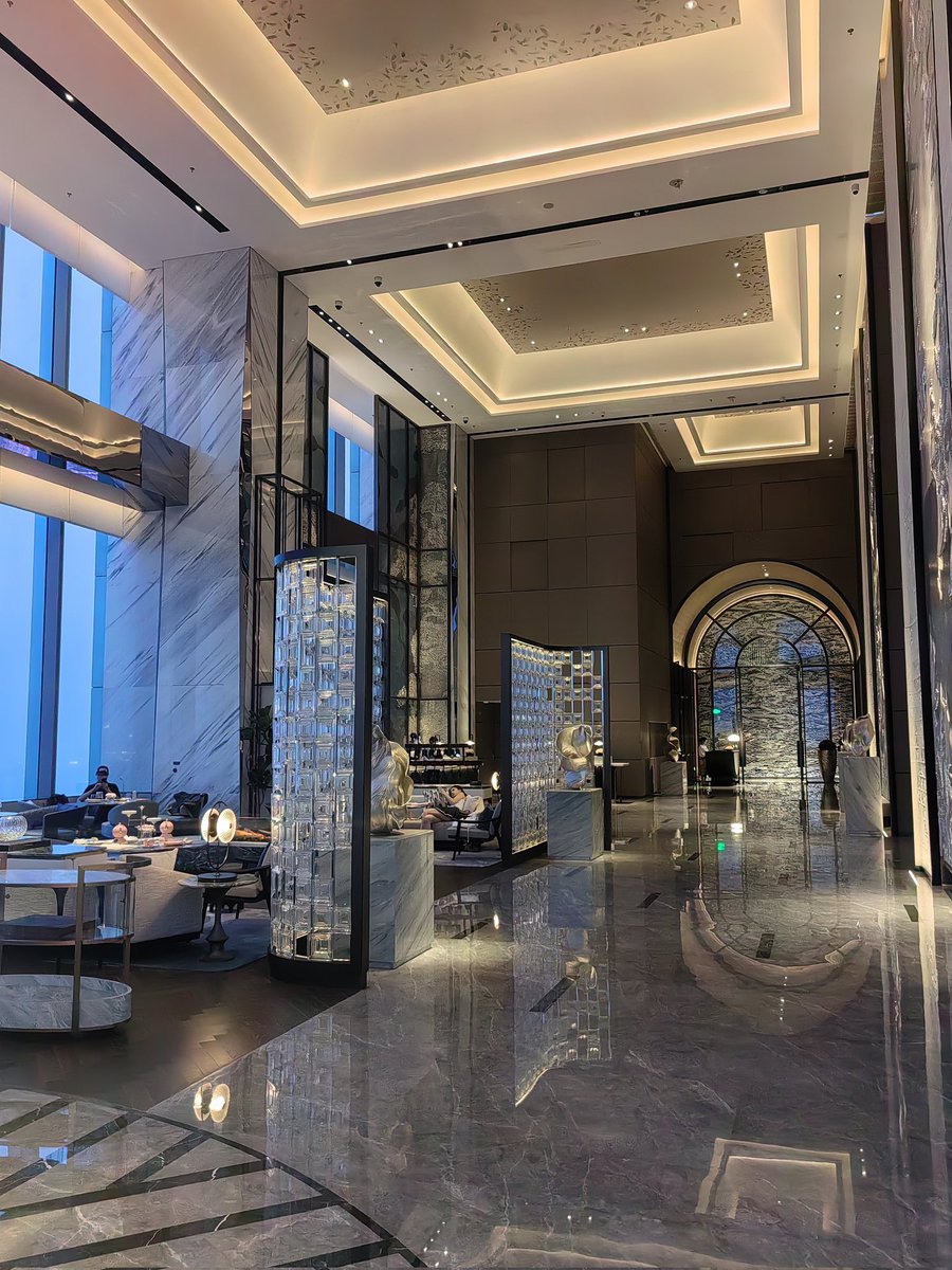 BackOmO2024's tweet photo. #American #Wuhan #China #travel 
I went to Ritz-Carlton in Wuhan Business District https://t.co/czpm71rM8K