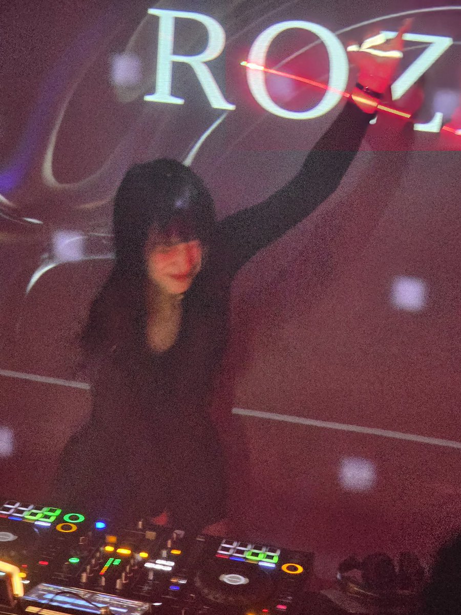 이설 (ʀᴏᴢɪ) tweet media