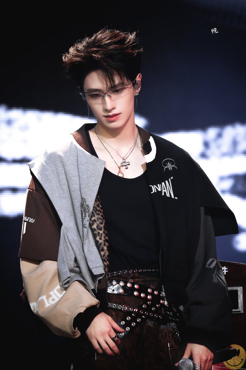twentytwoxzz's tweet photo. 完全男神来的 https://t.co/BwDyA0dKAV