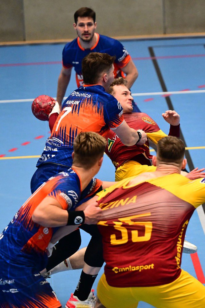 HCDuklaPraha's tweet photo. Házenkáři pražské Dukly ve druhém  semifinálovém utkání nestačili na soupeře z Plzně. Domácí Talent zvítězil poměrem 31:26 a srovnal  stav semifinálové série na 1:1. Série pokračuje v pátek 17. dubna v Praze. https://t.co/89EguwIBH3