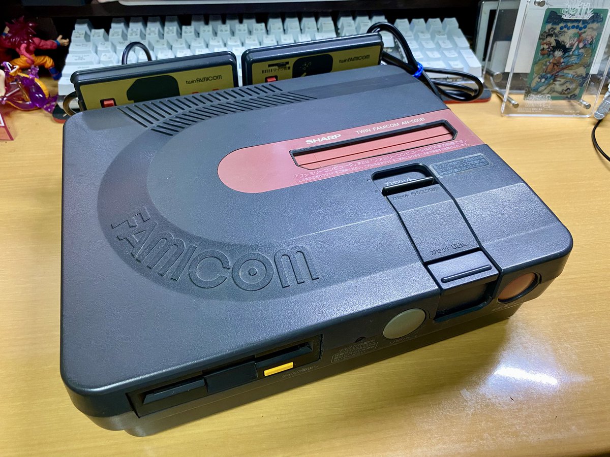 昔欲しかった、ブルジョワ機械！
ツインファミコンGET！
AVケーブル無くて繋がらなくて動作確認出来ん。
