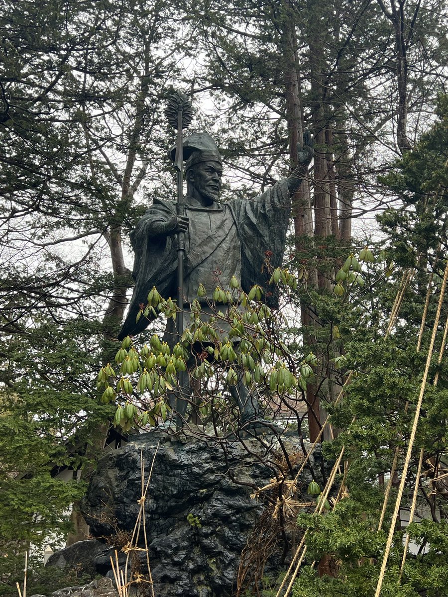 Maka953827's tweet photo. 先日、札幌へ！
北海道神宮と伏見稲荷神社に参拝。
北海道神宮は２回目で、主祭神に大那牟遅命（大国主さま・大黒天さま）がいらっしゃることに気づき、またご縁を感じました。
伏見稲荷さまも今年ご縁が続く。
想うがままに動いても、導かれる神さまはいつも一緒。
神恩感謝でございます。 https://t.co/FiY1h3g2qI