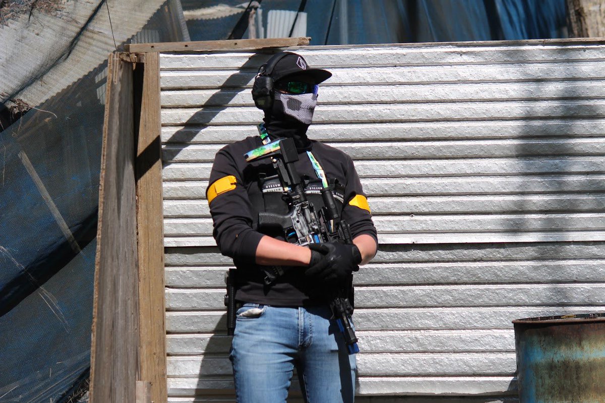 mounaizoo's tweet image. #サバゲー
#BATTLE
#airsoft 
バトル定例会。
見た目だけのために買ったブースターとNB tacticalのフェイスガード、バラクラバのデビュー。
ブースターはお飾りなので何も言う事なし、
NBtacticalは値段はさておきめちゃくちゃ良かった。
兄貴と2shot撮ってもらった😏
まっしまさんの背後霊笑