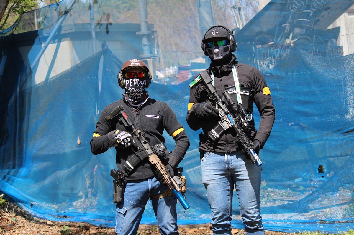 mounaizoo's tweet image. #サバゲー
#BATTLE
#airsoft 
バトル定例会。
見た目だけのために買ったブースターとNB tacticalのフェイスガード、バラクラバのデビュー。
ブースターはお飾りなので何も言う事なし、
NBtacticalは値段はさておきめちゃくちゃ良かった。
兄貴と2shot撮ってもらった😏
まっしまさんの背後霊笑