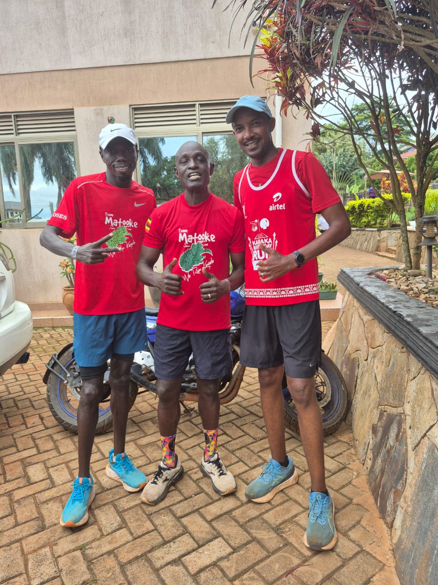 JuliusNkuraija's tweet photo. In memory of Michael Makumbi: Today we completed the Kla-Ebb run to celebrate a life well-lived. Michael was looking forward to competing in the Boston Marathon next week. While he didn't get to cross that finish line, we honored his dedication by hitting the run this morning. 🙏🏾 https://t.co/6yiCTlMS37