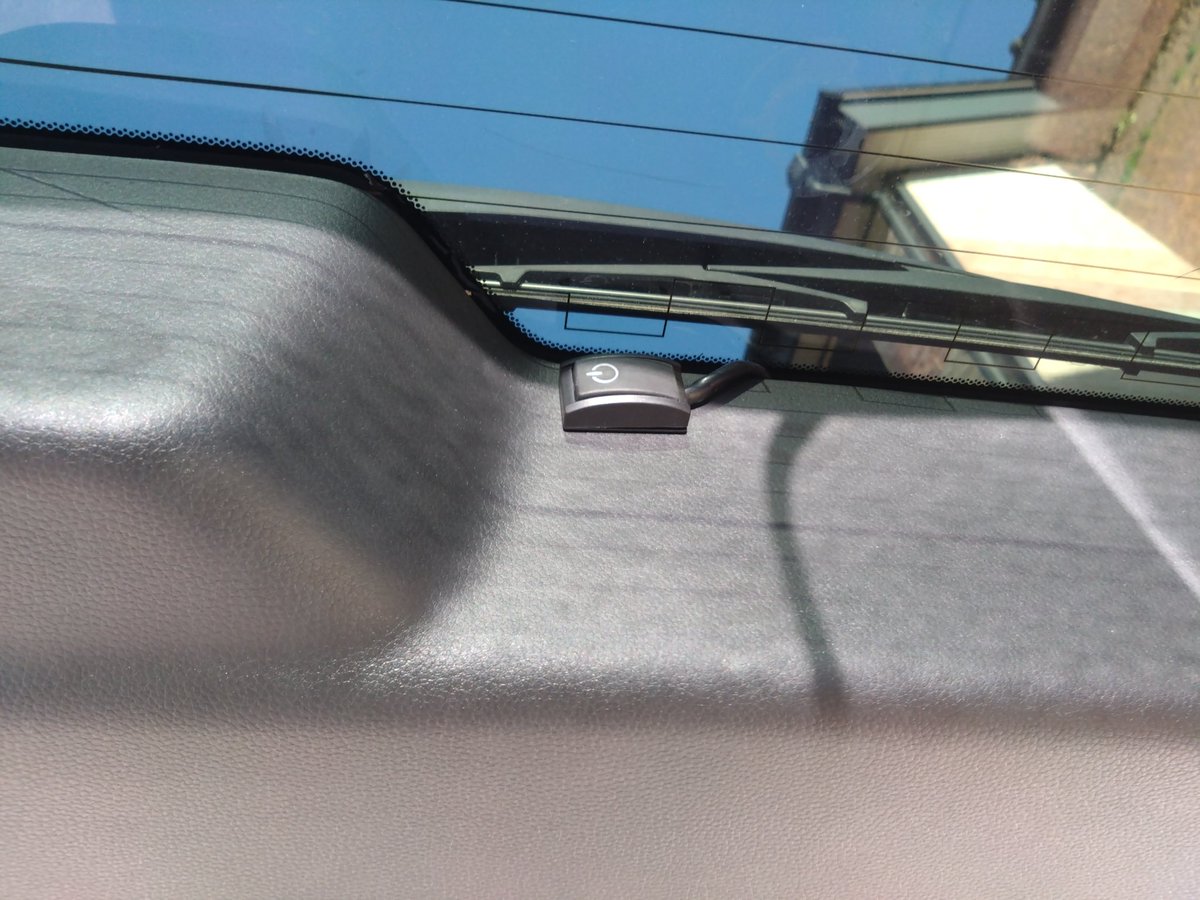 genrokunomori's tweet photo. ジュッナックから出てるLEDやっと付けれた~。車検が怖くてONOFFスイッチも付けた。何とか正常に動いてくれて良かった✨まさにHONDAの【H】
#ステップワゴン
#rp8
#JUNACK https://t.co/yRQV0pMjui