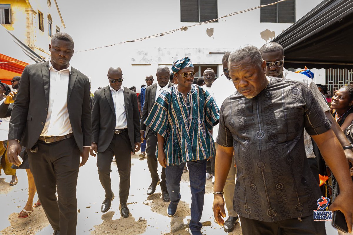 AfenyoMarkin's tweet photo. Yesterday, I visited the two Asafo Companies in Winneba, Tuafo No. 1 and Dentsifo No. 2, as they prepare for the 2026 Aboakyer Festival.

I urged them to remain united and to showcase the rich culture and pride of Effutu through this historic festival.

In support of their preparations, I made some cash donation to each group.