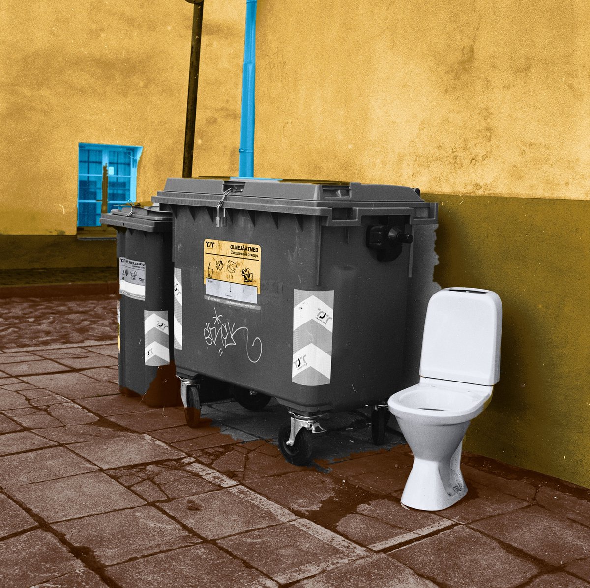 lassetur's tweet image. Sometimes it is simply like that. A moment appears, exists for an instant, and then passes without explanation. A photograph from 2021.

96209352_6
#Movement #Tallinn #Estonia #lassetur