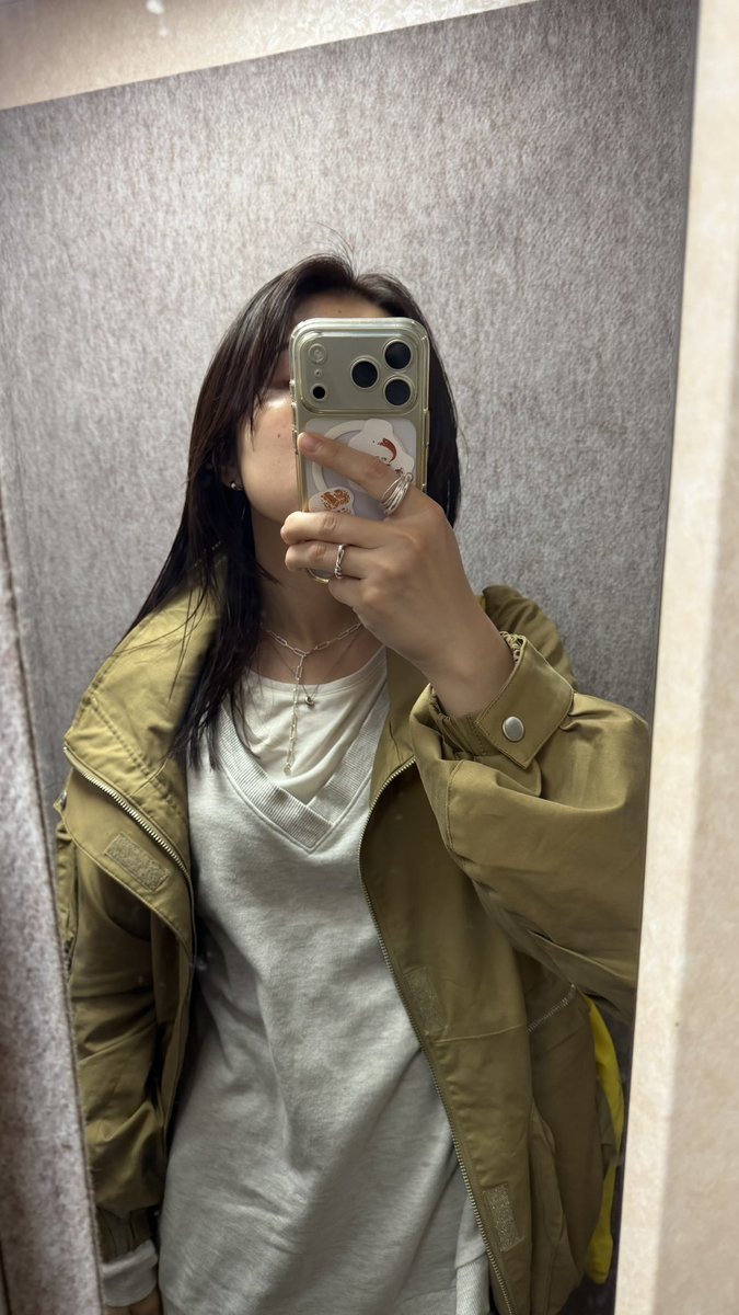 nunnoma's tweet photo. 擦り���れて消えかけのパンどろぼうステッカーとたまたま出会った展示 https://t.co/SZ0PcsER7g