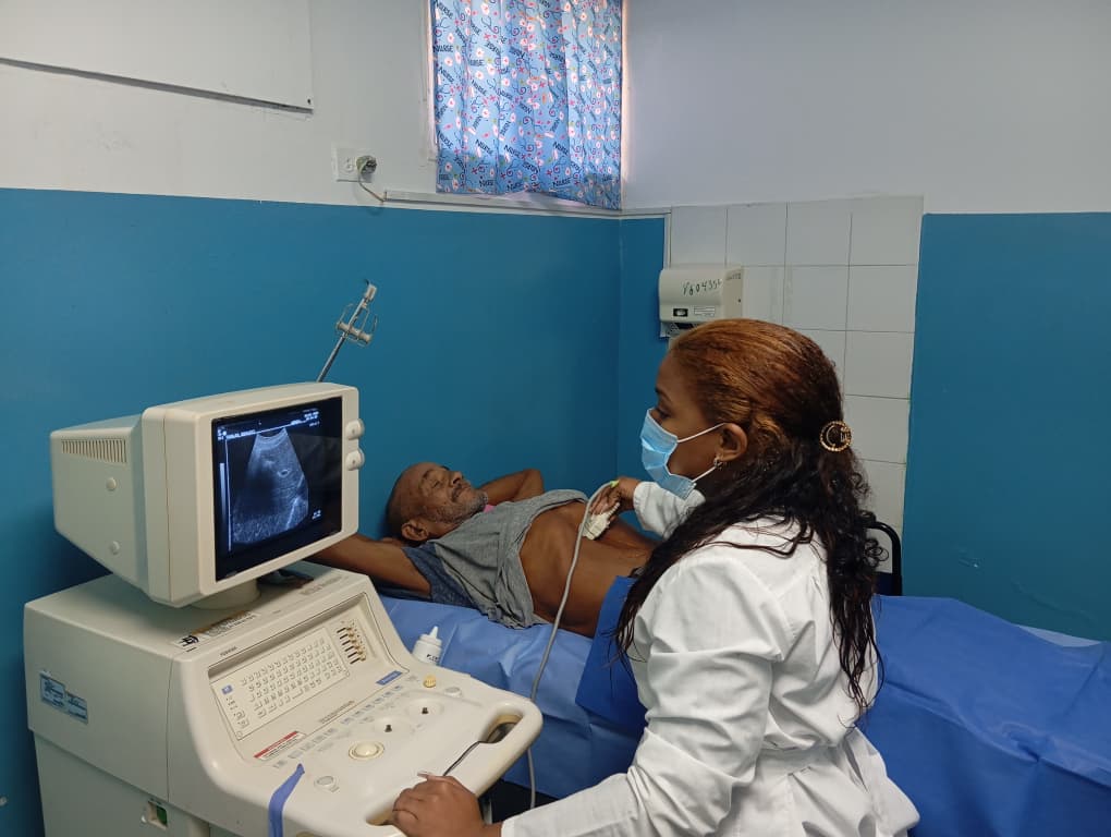 ¡Fieles a nuestra historia!  La Brigada Médica Cubana defiende con su labor diaria el legado de los héroes de la Patria. Departamento de Ecografía. Dra. Reina Salinas 
Centro de Diagnóstico Integral 10 de Marzo 
#CubaPorLaVida
#AbrilDeVictorias 
#BarrioAdentro23años <a href="/MINSAPCuba/">Ministerio de Salud Pública de Cuba</a>