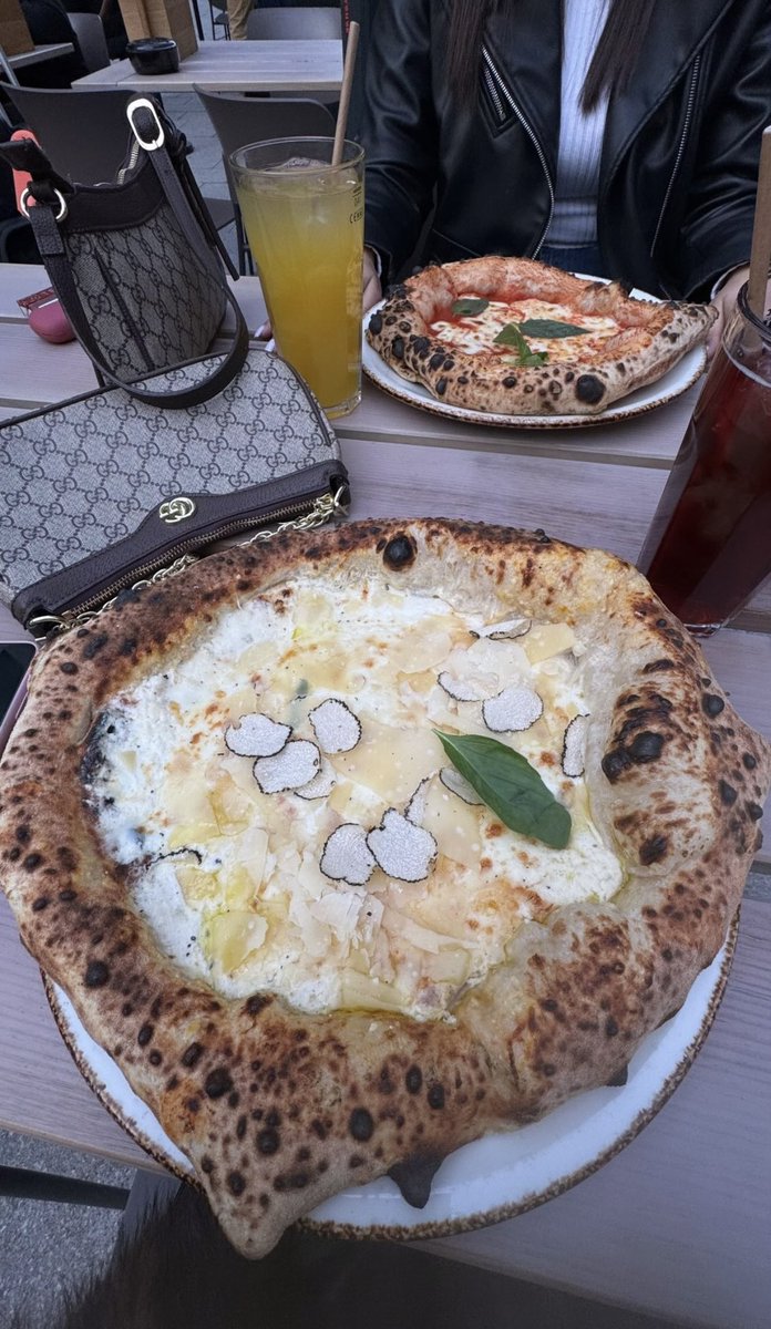 EddaFindom tweet media