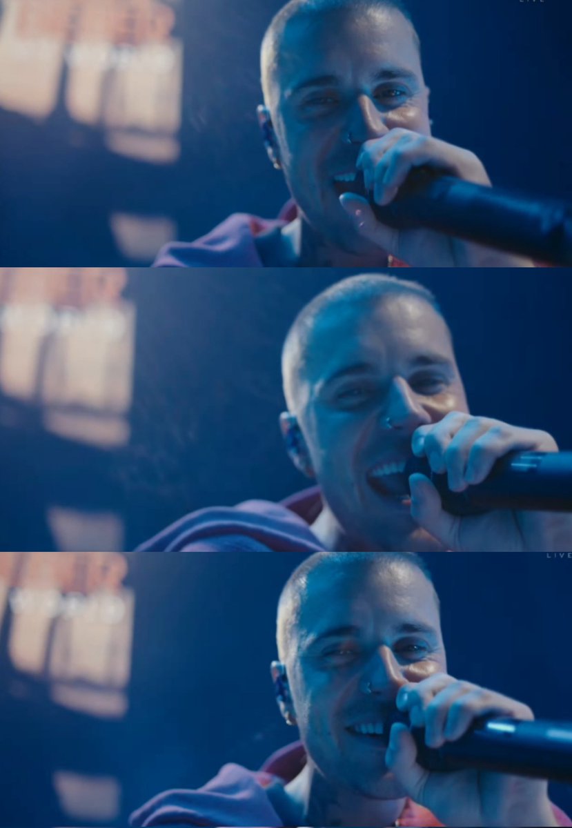 biebsdevotions's tweet photo. Justin's precious smile while singing favorite girl, he's enjoying this as much as his beliebers 🥺 https://t.co/biOHXgkYqe
