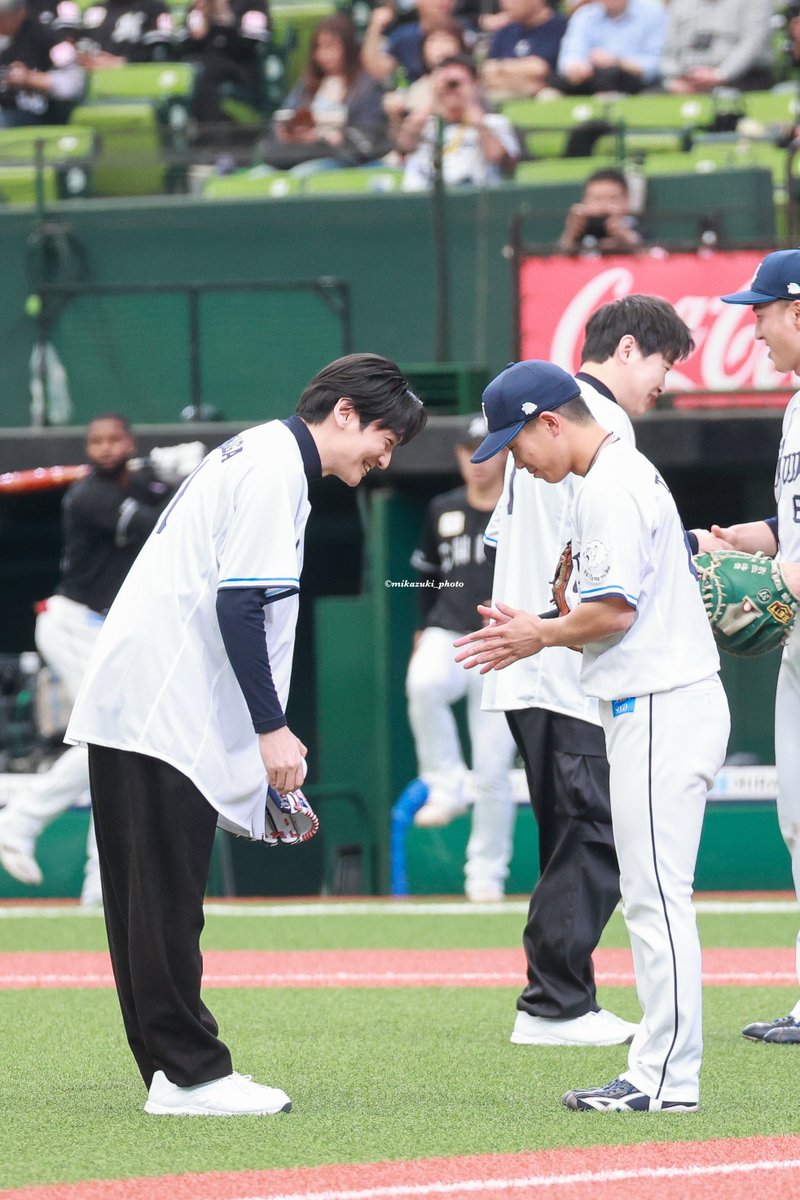 mikazuki_photo's tweet photo. 夏央と声優の島﨑信長さんの雰囲気が良すぎた️🫧 https://t.co/7svqJJ4Rhy