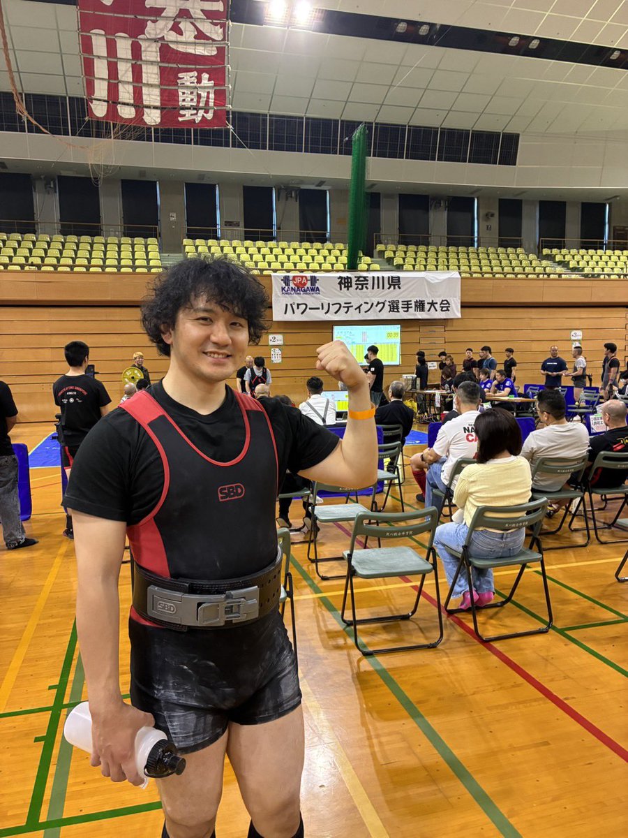 HiroriS620's tweet photo. 初めてパワーリフティング大会に参加してきました！

結果は
スクワット192.5キロ
ベンチプレス122.5キロ
デッドリフト207.5キロ
トータル522.5キロ

目標としていたトータル500キロをクリアする事ができました！

全ての試技が白旗3本でクリアできたので大満足です！
次は550キロ目指して頑張ります！ https://t.co/mfPMLBi1ro