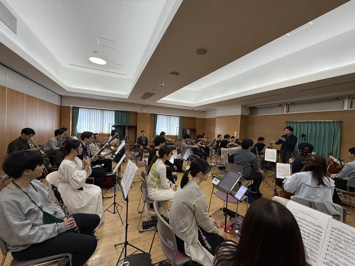 TeneramentePhil's tweet photo. こんばんは🌸🎶
今日は今期初の全奏でした！
写真はチャイコフスキー6番の合奏の様子です☺️
チケット情報はもう暫くお待ち下さいませ🙇‍♀️ https://t.co/J1plpSaxzx
