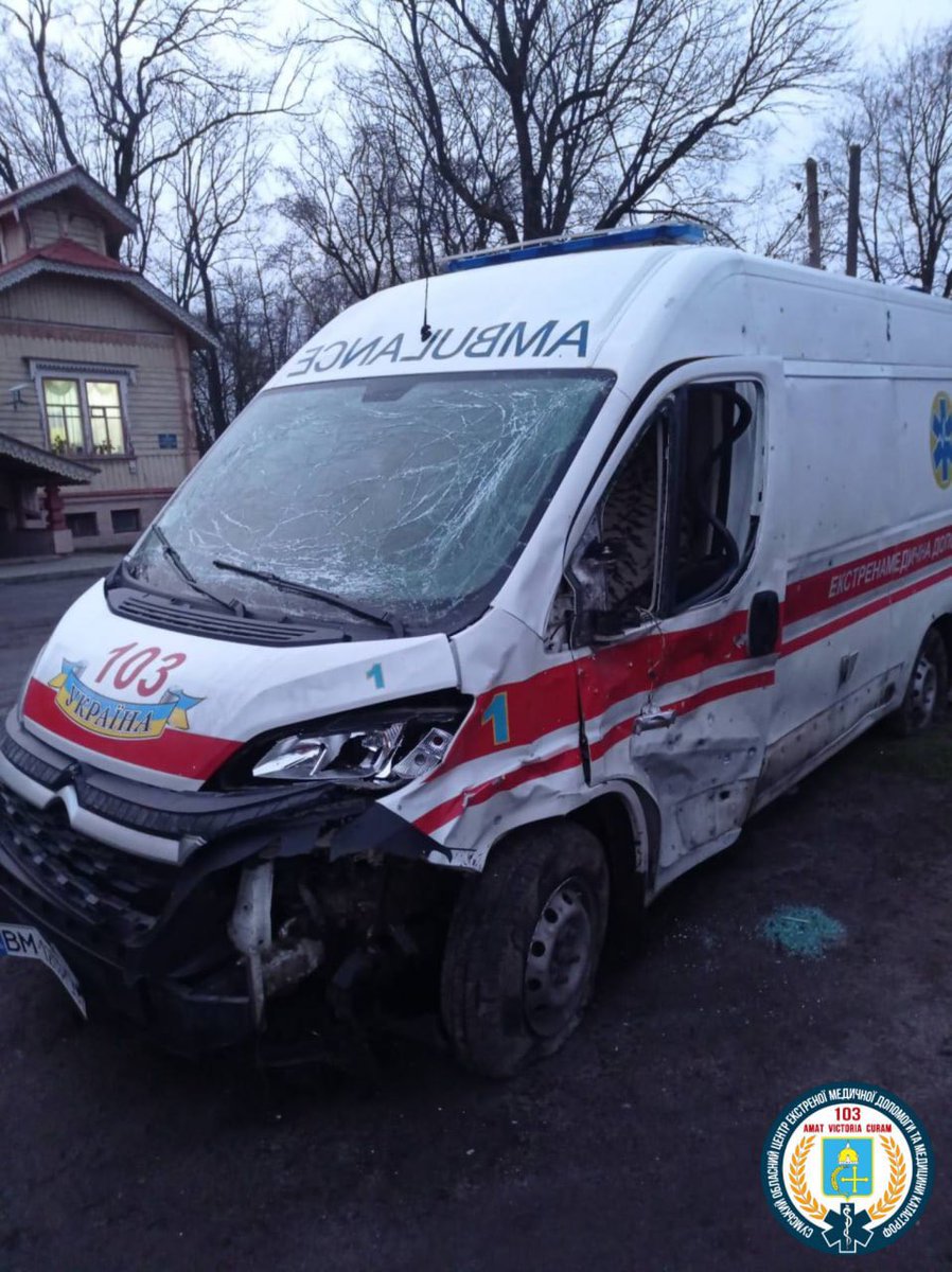 Frialum's tweet photo. They’ve hit ambulance in my hometown right on Easter while paramedics took care of a patient https://t.co/a0PD7ei97Y
