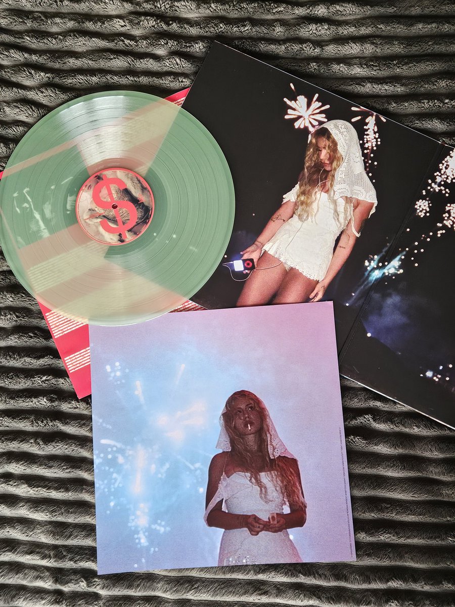 ℓє ρєτιτ ƒℓο tweet media