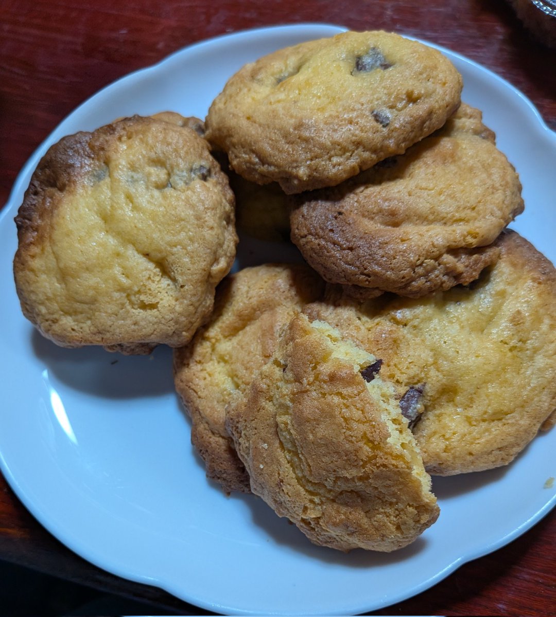 fox_ear419's tweet photo. チョコチャンククッキー作った。
うまい https://t.co/qCR4lnJWAG