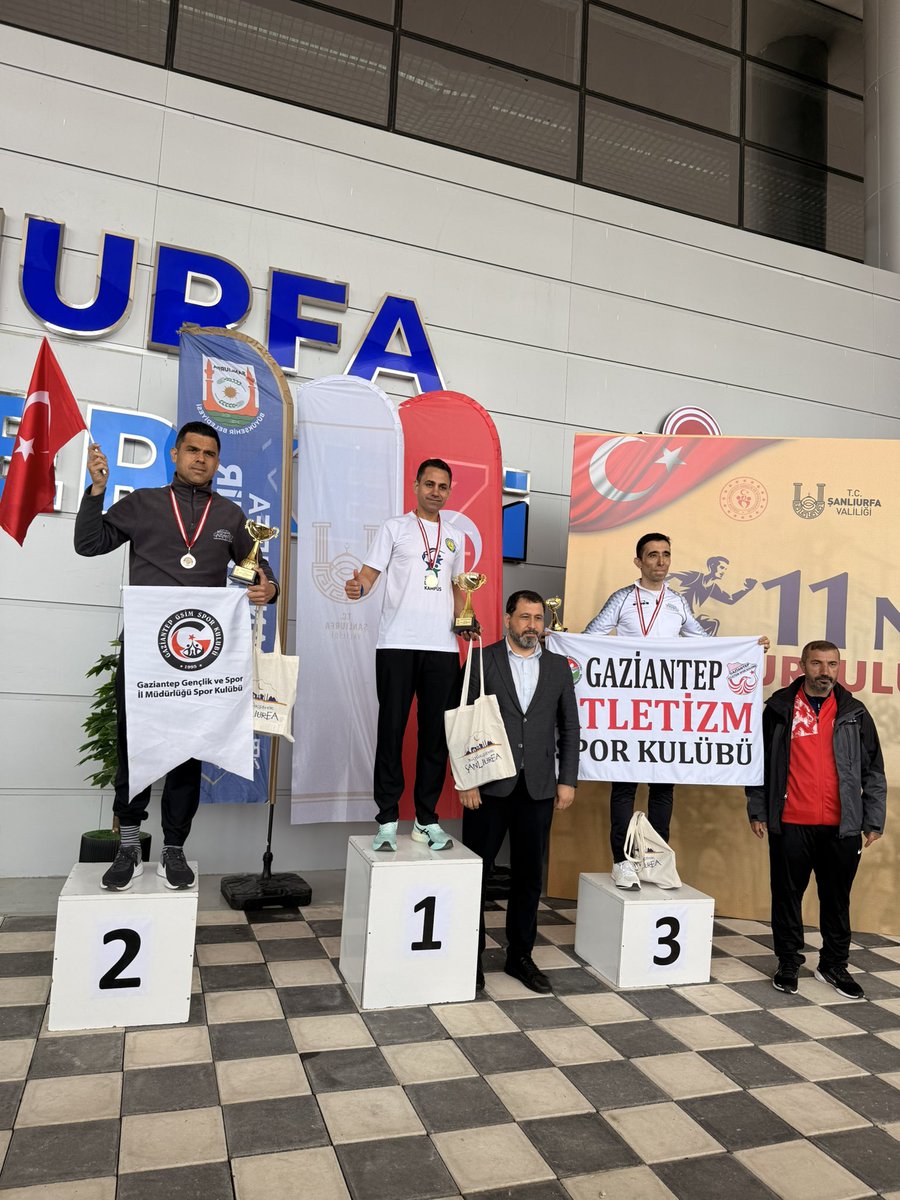 harunesen27's tweet photo. Şanlıurfa’nın Kurtuluş Günü kapsamında düzenlenen yol yarışında;
9.350 metreyi 36:00 derecesiyle tamamlayarak yaş grubumda 2.’lik elde edip gümüş madalyanın 🥈 sahibi oldum.🏆

Yarışın son 1200 metresinde oldukça zorlu bir çıkış parkuru bulunmasına rağmen, neredeyse soğuma temposuna geçtiğim bu bölümde dahi elde ettiğim dereceden memnunum.

Bu süreçte her zaman yanımda olan kıymetli antrenman destekçim Emrah Ergül’e ve Kulübüm @gaziantepgsk ‘ye teşekkür ediyorum. 🙏🇹🇷

Organizasyonda emeği geçen;
✅ @UrfaValiligi  
✅ @sanliurfabld 
✅ @GSB_Sanliurfa 
✅ @SanliurfaEmnMd 
✅ Şanlıurfa İl Sağlık Müdürlüğü
✅ Şanlıurfa Atletizm İl Temsilciliği ve değerli hakemlerimize
✅ Destek ve katkı sağlayan tüm paydaşlara

Spor Bakanlığı Gaziantep Atletizm İl Temsilciliği ailesi olarak teşekkürlerimizi sunuyoruz.