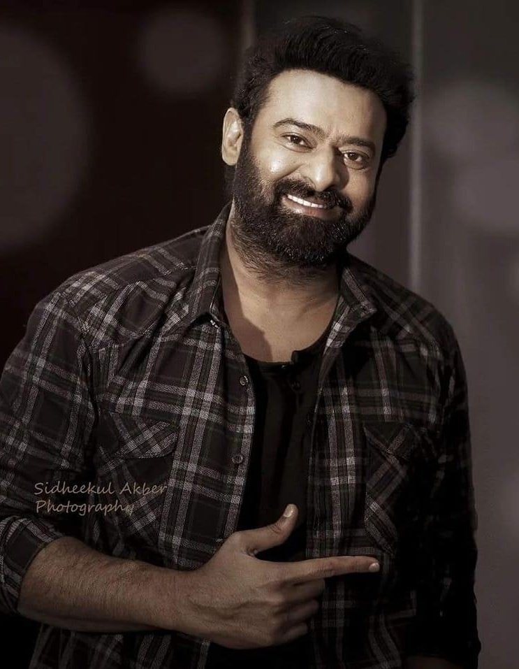 GetsCinema's tweet image. #Prabhas - WHAT IF HE GAVE HIS T-SHIRT TO TRIPTII - Waiting to See this Pair in #Spirit Film.