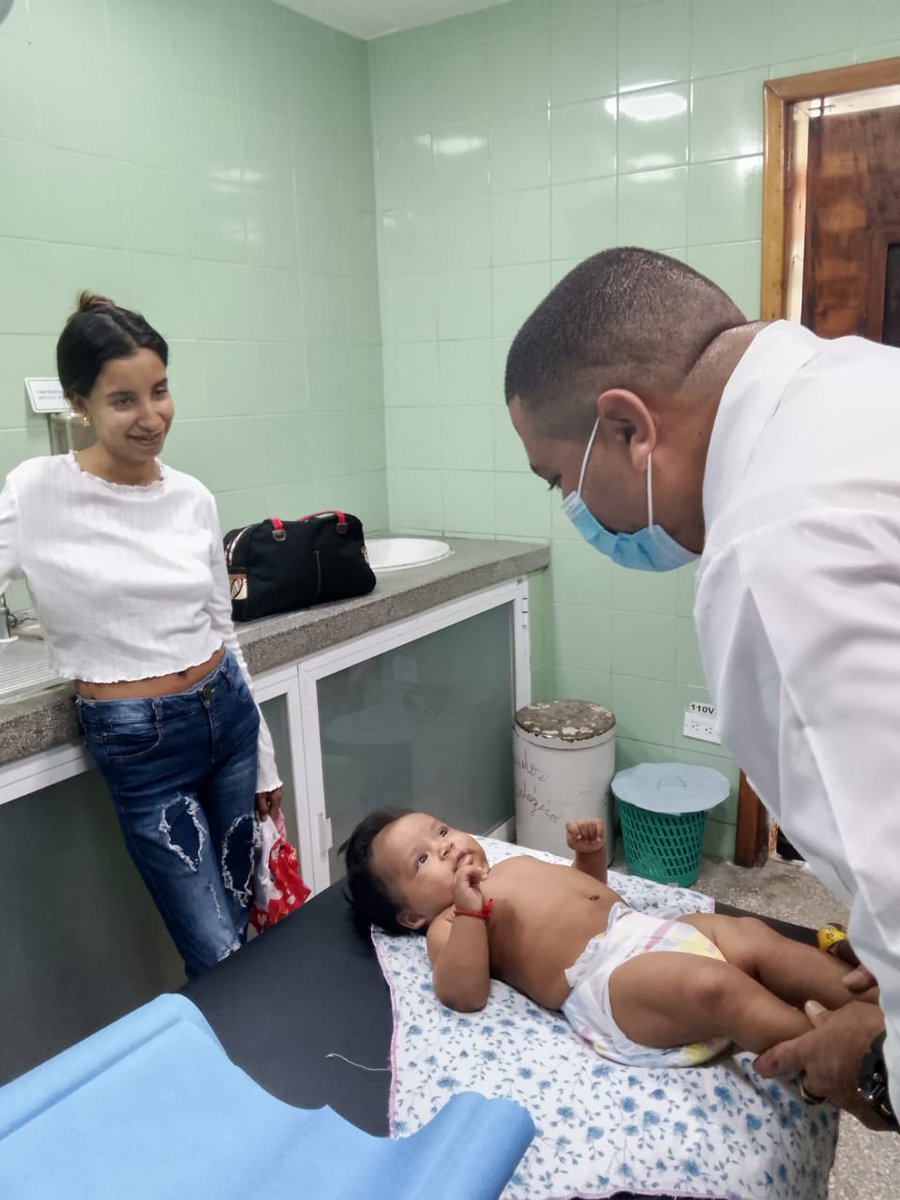 Misión Médica Cubana en Venezuela. Destacamento #100AñosConFidel.
La labor del médico de comunidad Dr. Yadier González en el Centro Diagnóstico Integral José Ángel Rivas Estado La Guaira. Es una obra de infinito amor y humanismo.
#CubaPorLaVida
#BarrioAdentro23Años <a href="/MINSAPCuba/">Ministerio de Salud Pública de Cuba</a>