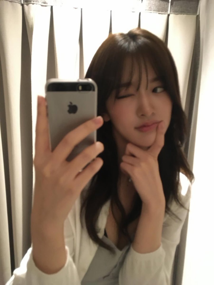 YJ ent• tweet media