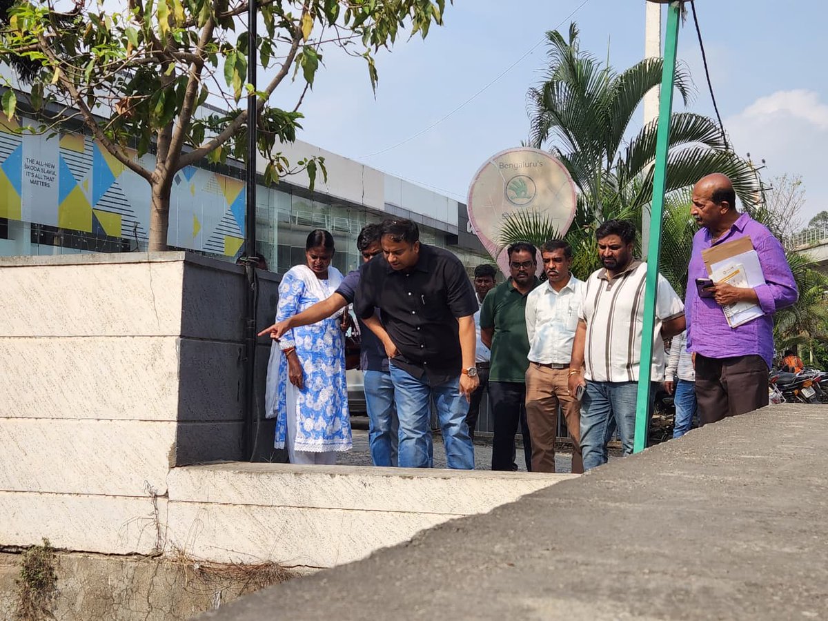 NammaWardBlr's tweet image. West Corporation conducted pre-monsoon inspections across Kengeri, Mysuru Rd &amp;amp; Vijayanagar. Focus on SWD cleaning, encroachment removal &amp;amp; waterlogging prevention measures. 

nammaward.in/west-corporati… 

#WestCorporation #BBMP #SWD