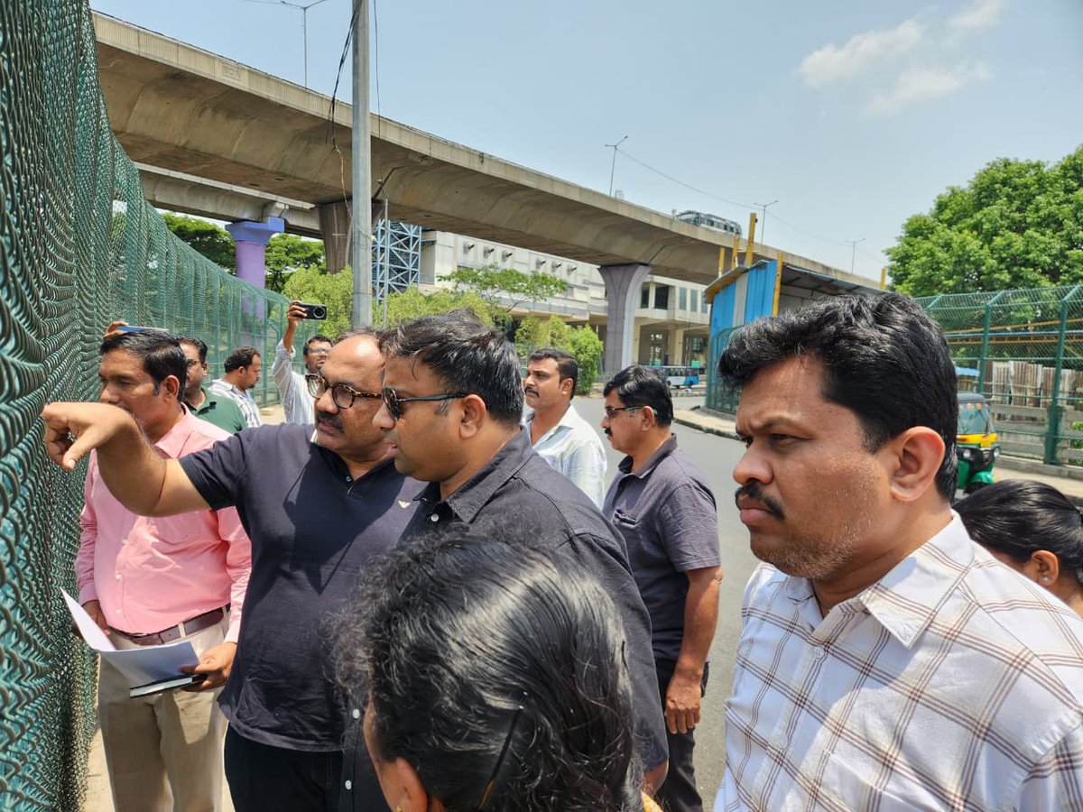 NammaWardBlr's tweet image. West Corporation conducted pre-monsoon inspections across Kengeri, Mysuru Rd &amp;amp; Vijayanagar. Focus on SWD cleaning, encroachment removal &amp;amp; waterlogging prevention measures. 

nammaward.in/west-corporati… 

#WestCorporation #BBMP #SWD