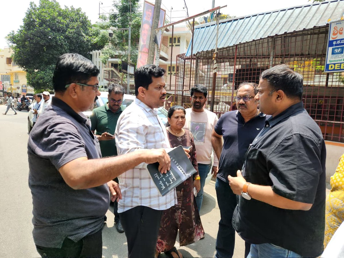 NammaWardBlr's tweet image. West Corporation conducted pre-monsoon inspections across Kengeri, Mysuru Rd &amp;amp; Vijayanagar. Focus on SWD cleaning, encroachment removal &amp;amp; waterlogging prevention measures. 

nammaward.in/west-corporati… 

#WestCorporation #BBMP #SWD