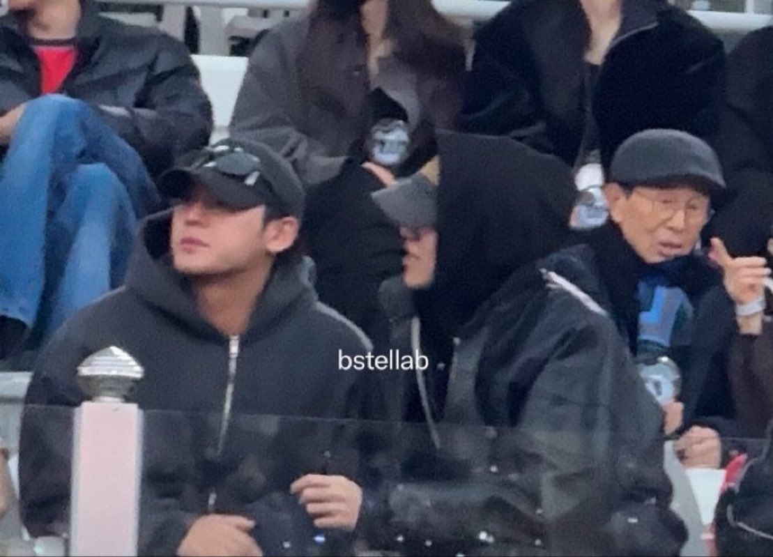 stargyust's tweet image. monday to saturday - work
sunday - asawa time