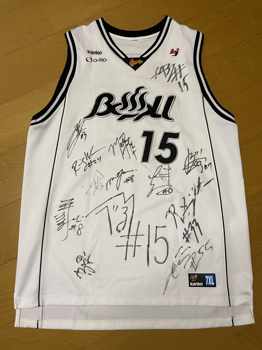 musioki01's tweet photo. 2009-10シーズンの大分ヒートデビルズ・ユニフォーム。
マイク・ベル(Mike Bell)選手でした〜。
サイズ7XL‼︎でかいっ!
2020.9、ご家庭の事情で帰国🇺🇸される前にはBリーグ秋田ノーザンハピネッツと契約してました。
#higashikagawafreejerseyDATA
#大分ヒートデビルズ
#bjリーグ
#MikeBell https://t.co/qpFm2R8ycA