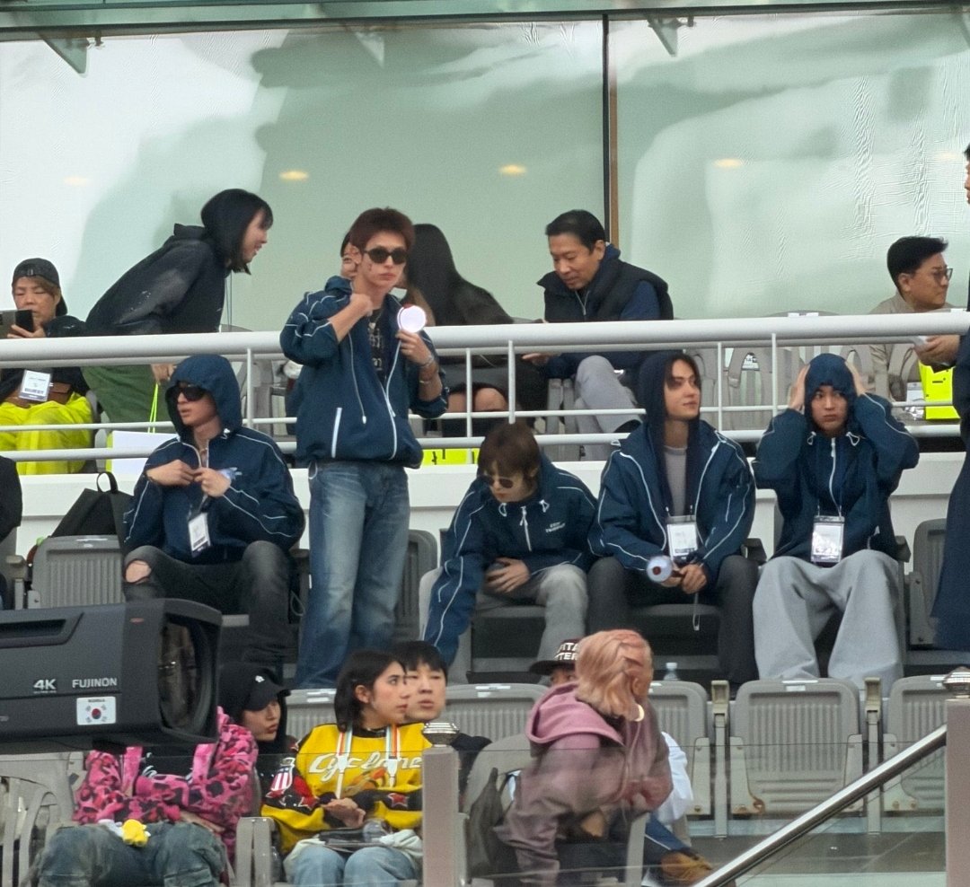 About Music tweet media